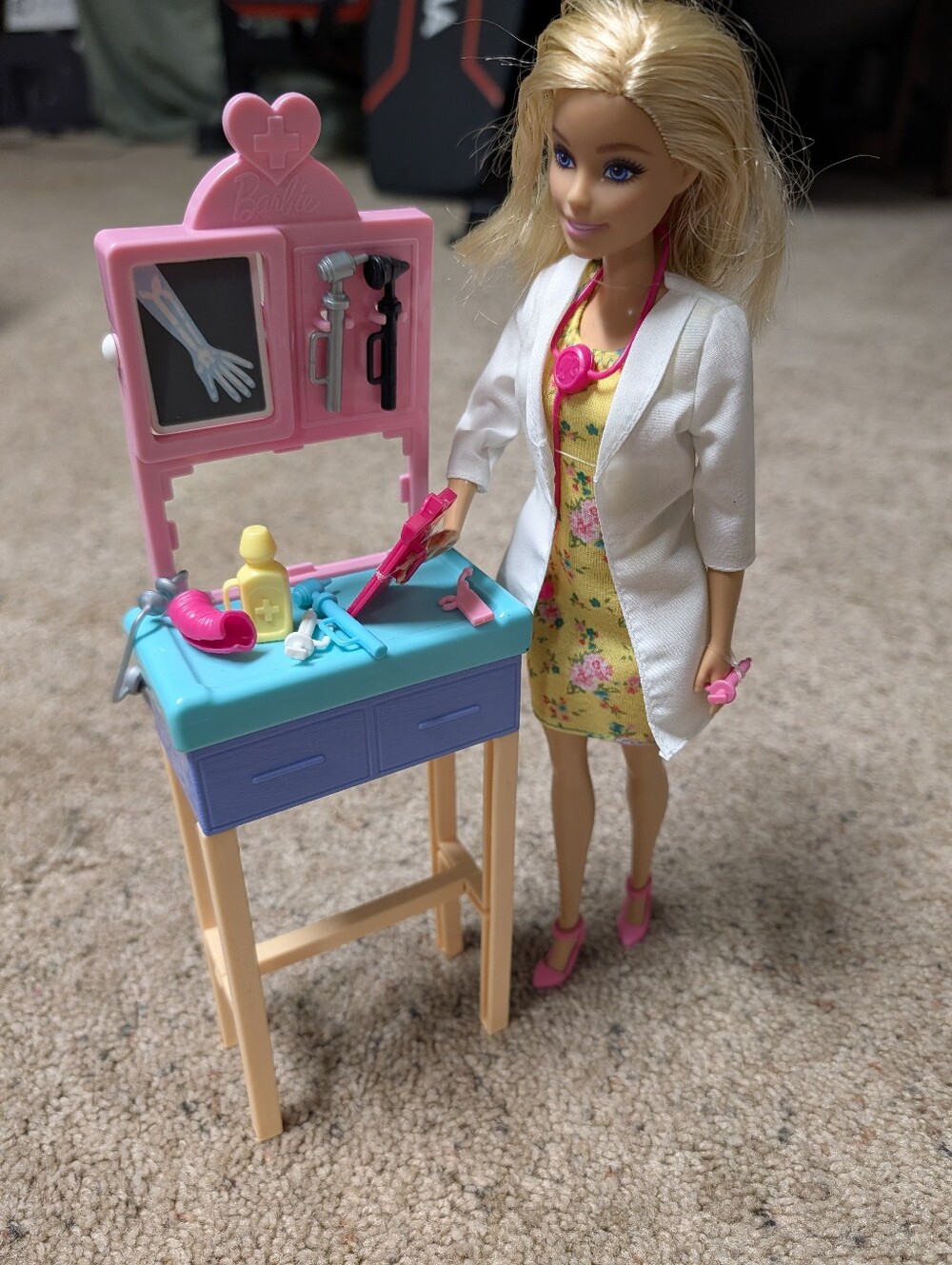 Barbie Doctor Complete Set. Like New
